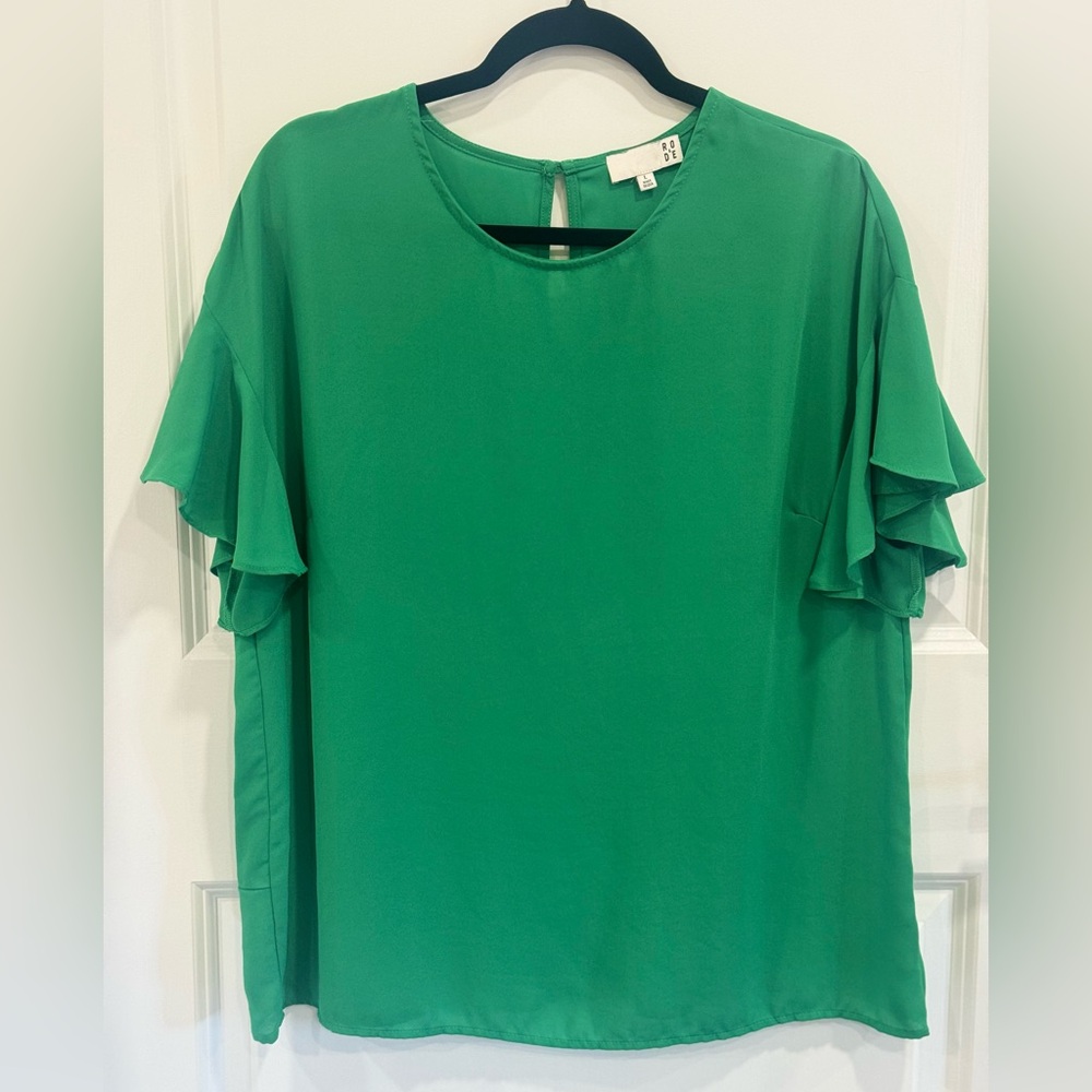 Ro & De Anthropologie Green Ruffle Sleeve Blouse size large . So cute!!